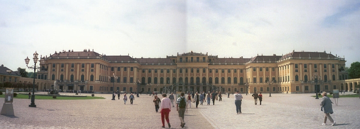 17 Schonbrunn Panorama.jpg